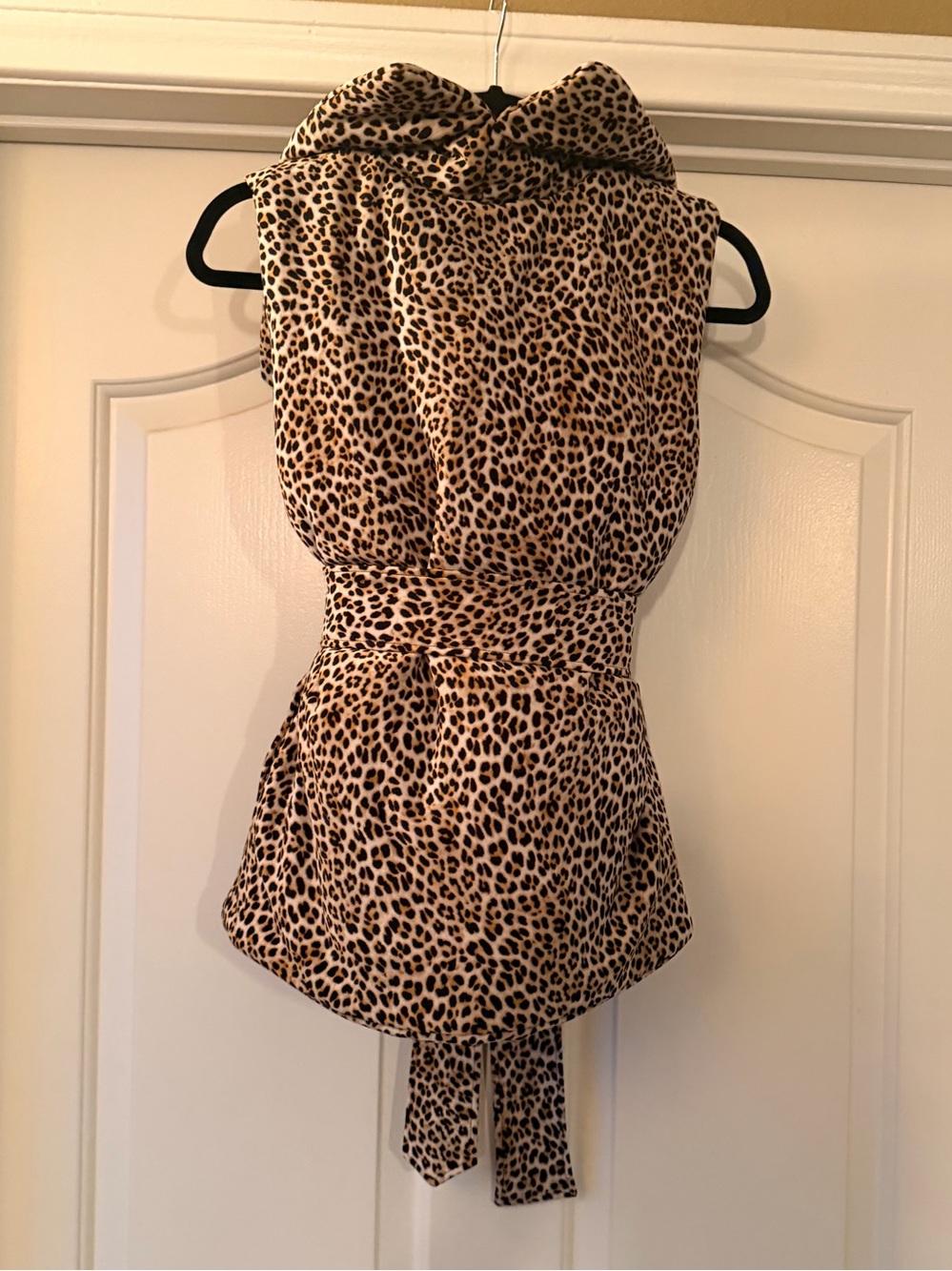 Norma Kamali Leopard Print Belted Sleeveless Puffer Vest - Picture 3 of 7